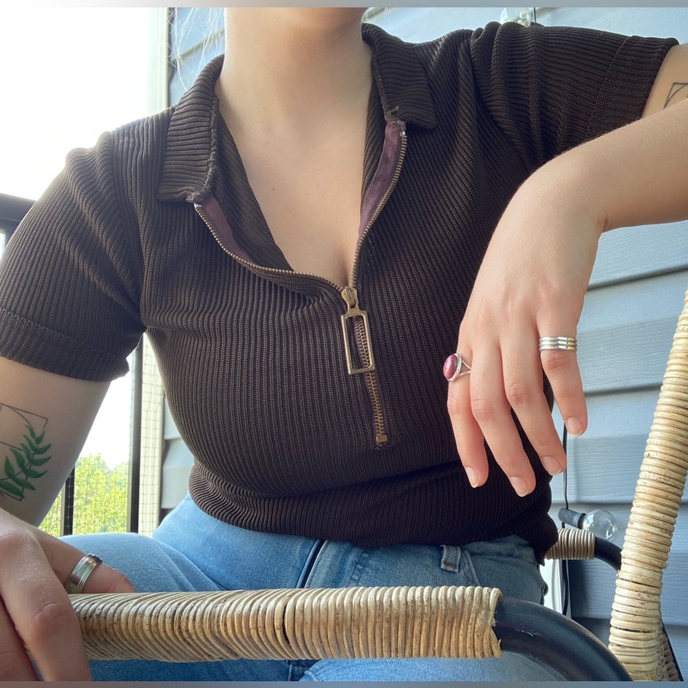 Vintage dark brown zipper ribbed tee